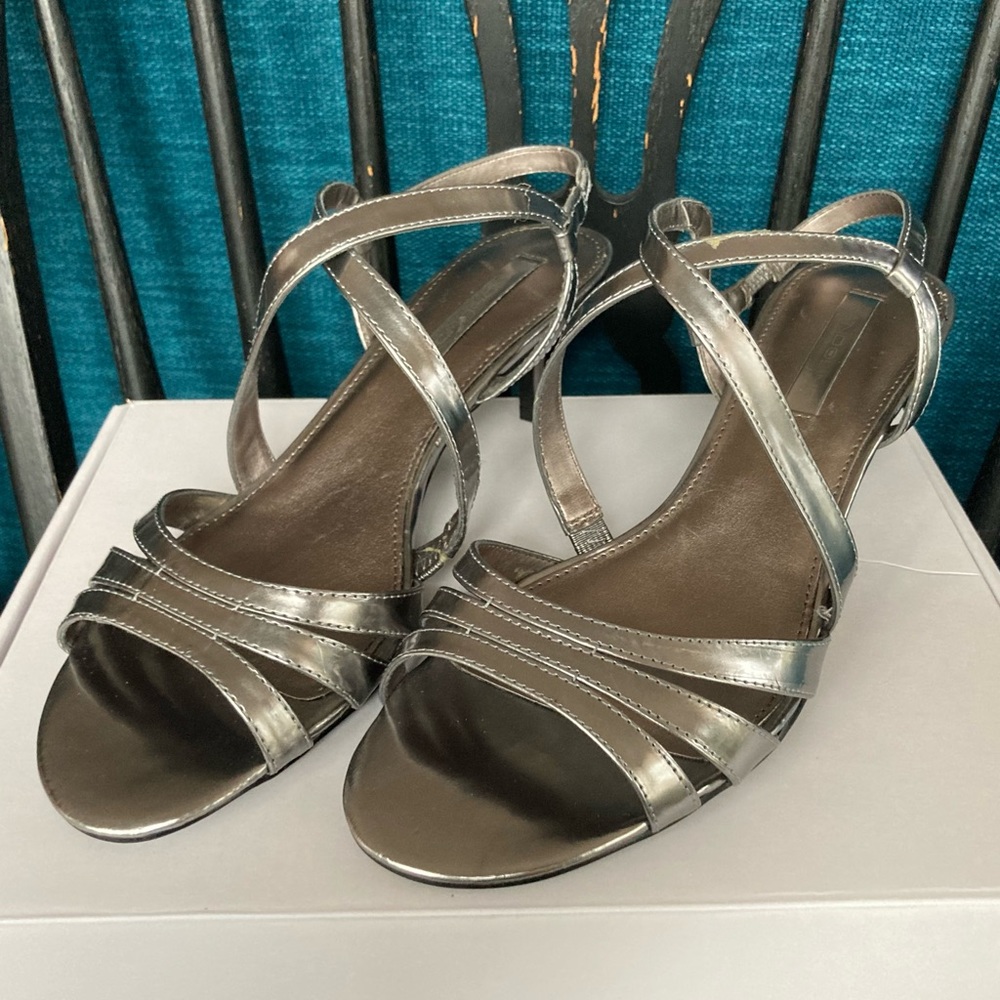 Donating soon! ✨ NWT Silver Bandolino heels - Picture 9 of 9